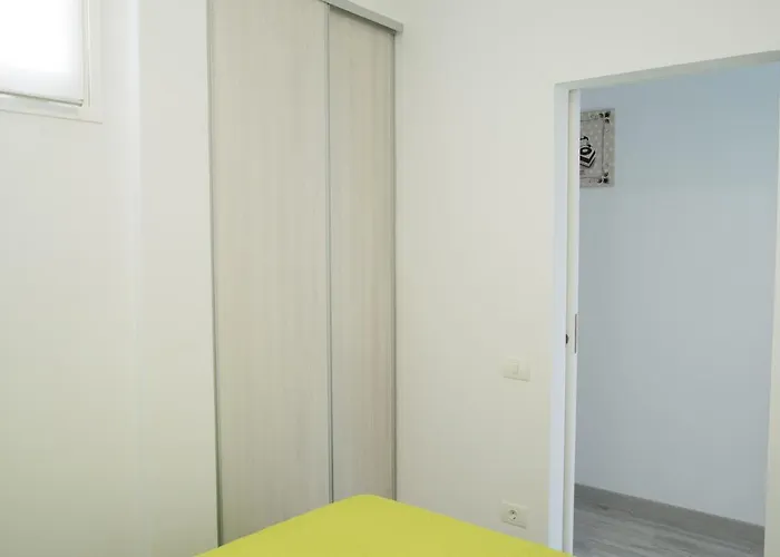 Island Village Apartament *