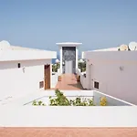 Апартаменты Island Village *